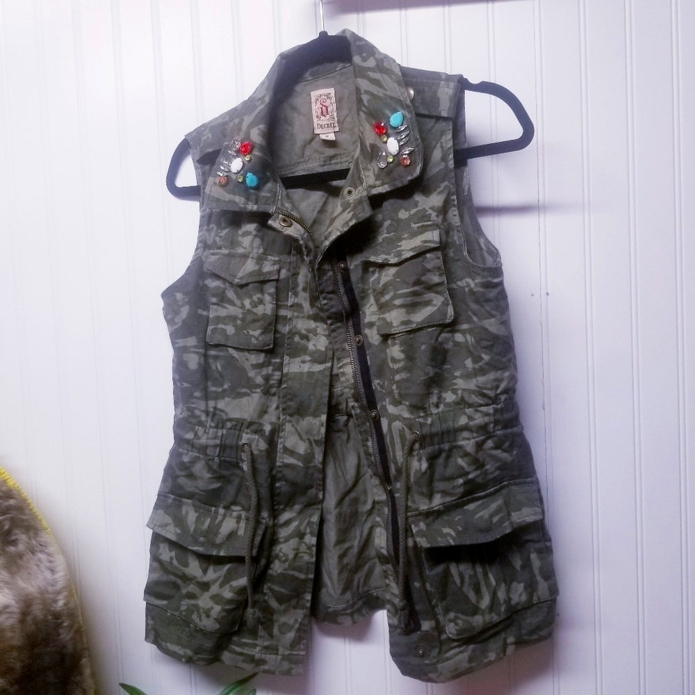 Decree Embellished Utility Vest CAMO Size Medium